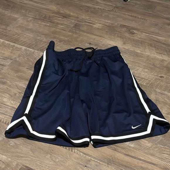 Nike DNA Dri-FIT 8" Basketball Shorts,moisture wick,zip pocket,drawstring waist - Picture 2 of 7